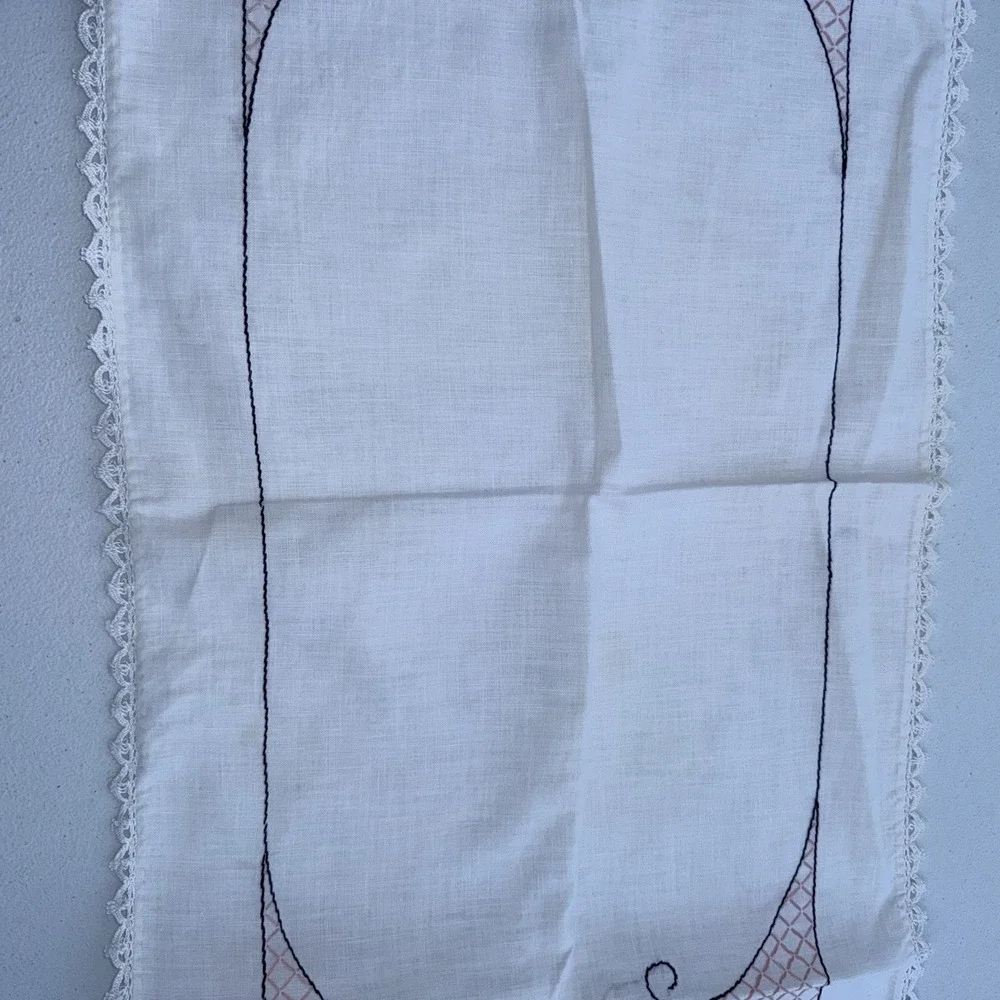 VTG  White Linen Embroidered Floral Table‎ Runner 44
